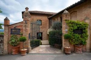 Hotel «Vecchia Oliviera», Монтальчино