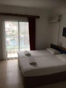 Koz Marigold Apart - 191