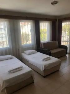 Koz Marigold Apart - 158