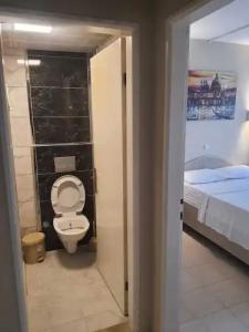 Koz Marigold Apart - 81