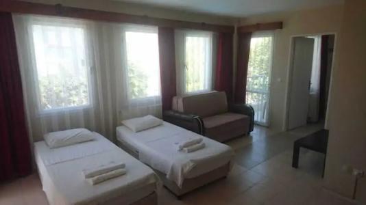 Koz Marigold Apart - 171