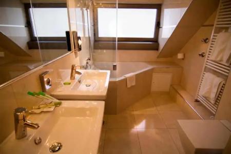 Zur Weinsteige**** - 79