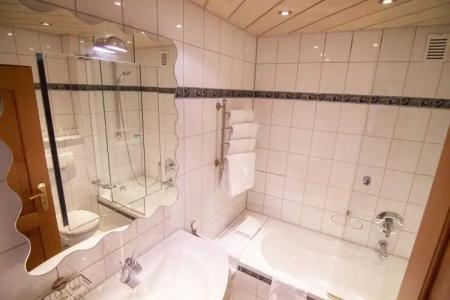 Zur Weinsteige**** - 126