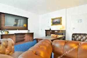 Promenadenhotel Admiral, Банзин