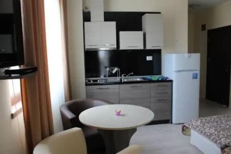 Brilliant Aparthotel - 9