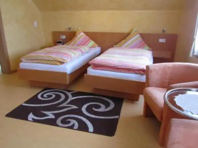 Land-gut-zur Burg G Nürburg - 37