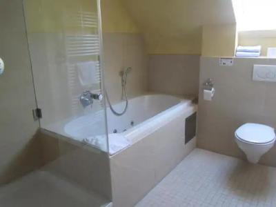 Land-gut-zur Burg G Nürburg - 26