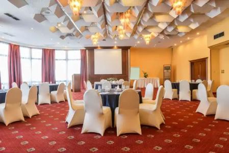 Golden Tulip Flamenco Cairo - 36