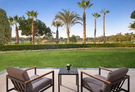 Hilton Pyramids Golf - 69