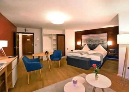 & Weinhaus Anker - 62