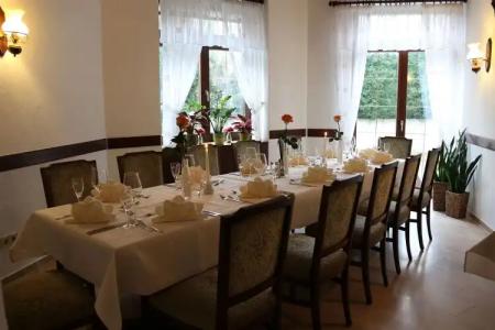 & Restaurant Goldener Pflug - 23