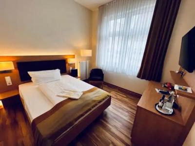 & Restaurant Goldener Pflug - 37