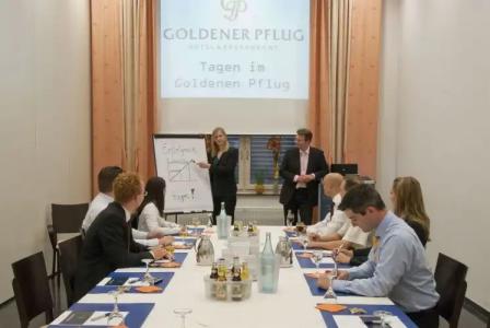 & Restaurant Goldener Pflug - 18