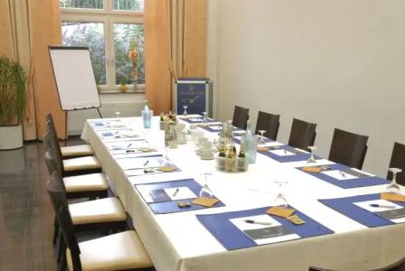 & Restaurant Goldener Pflug - 14