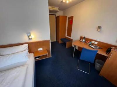 & Restaurant Goldener Pflug - 31