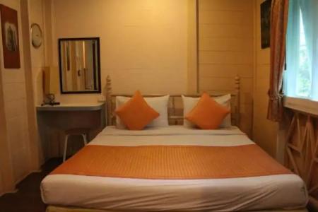 Samsen Sam Place - 166