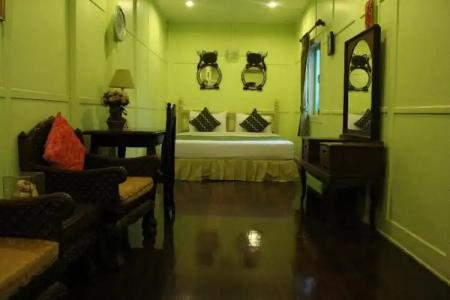 Samsen Sam Place - 127