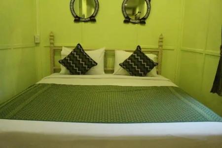 Samsen Sam Place - 136