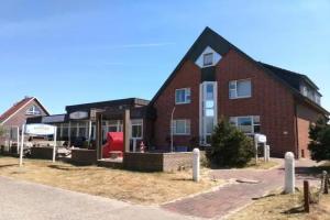 Strandhotel Achtert Diek, Лангеог