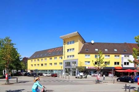 Am Segelhafen - 11