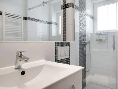 numa Fast & Digital Check-in I Oben - 11