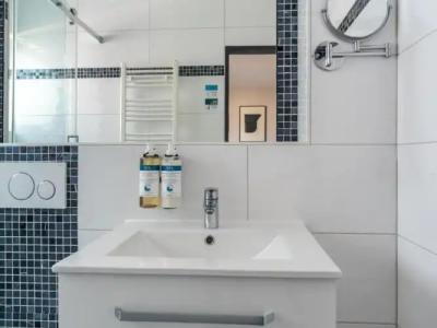 numa Fast & Digital Check-in I Oben - 38