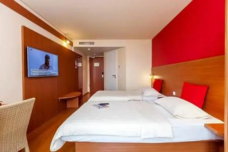 Azimut Frankfurt - 90