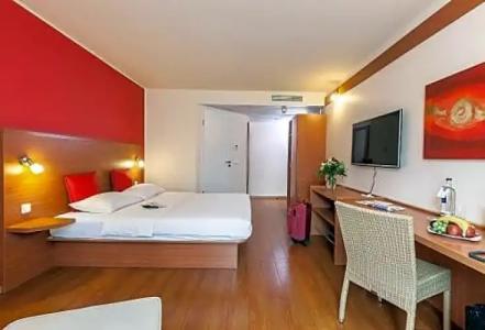 Azimut Frankfurt - 115