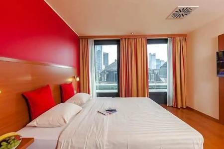 Azimut Frankfurt - 111