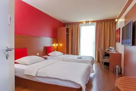 Azimut Frankfurt - 85