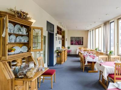 An der Stadthalle - 4