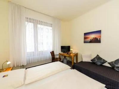 An der Stadthalle - 23