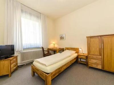 An der Stadthalle - 18