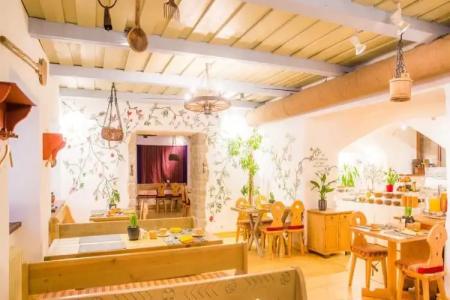 St. Petersbourg - Small Luxurys of the World - 18