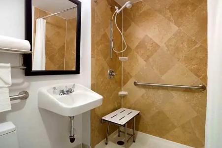 Hampton Inn Seaport Financial District - 46