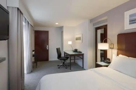 Hampton Inn Seaport Financial District - 38