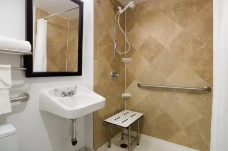 Hampton Inn Seaport Financial District - 10