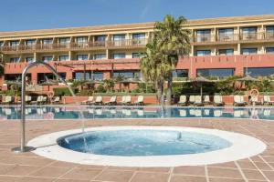 Отель «Ilunion Calas de Conil», Конил-Де-Ла-Фронтера