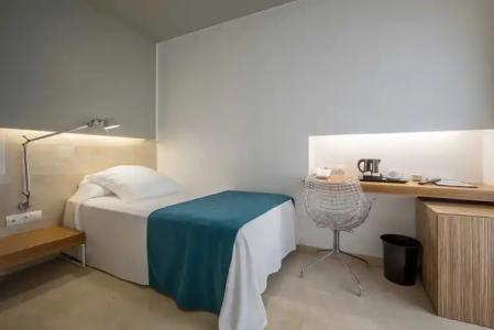 Belroy and Apartments - 4