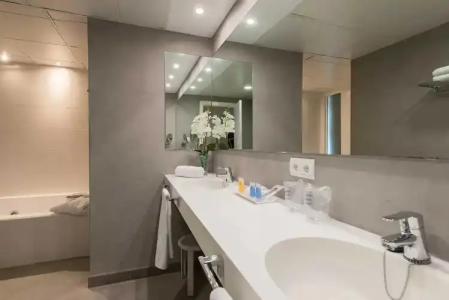 Belroy and Apartments - 8