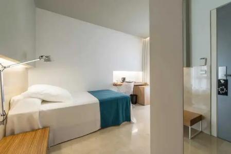 Belroy and Apartments - 6