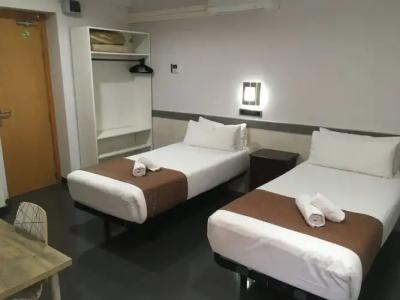 Levante Barcelona - 17