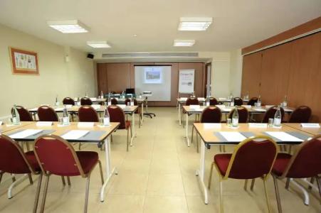 Travelodge Alicante Puerto - 12