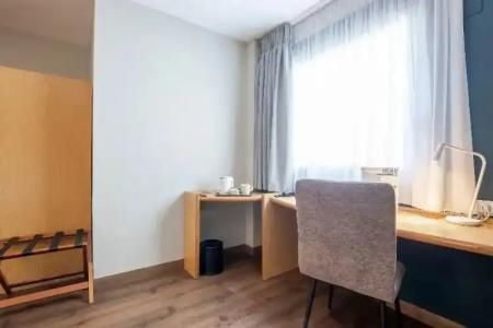 Travelodge Alicante Puerto - 66