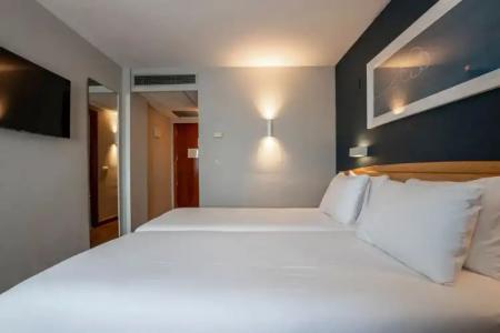 Travelodge Alicante Puerto - 43