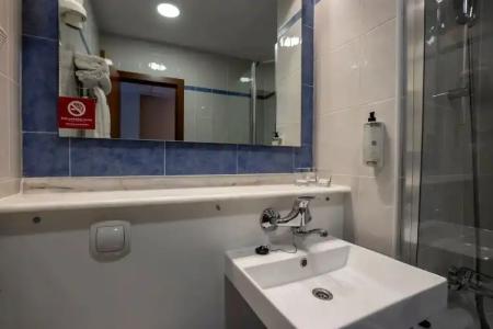 Travelodge Alicante Puerto - 44