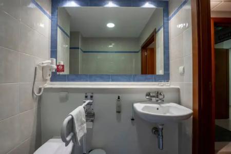 Travelodge Alicante Puerto - 39