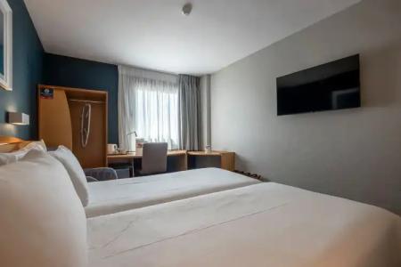 Travelodge Alicante Puerto - 41