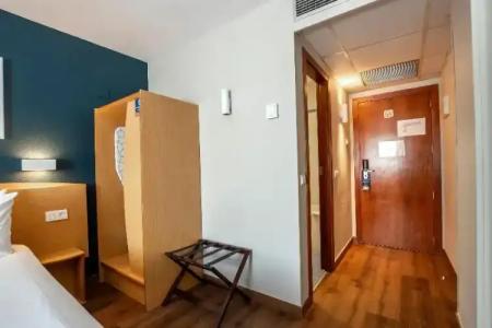 Travelodge Alicante Puerto - 55