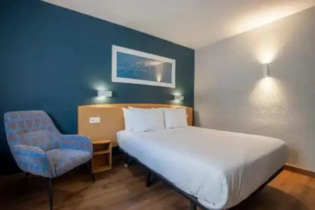 Travelodge Alicante Puerto - 48